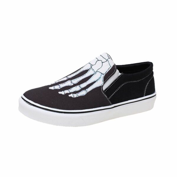 Shoes with skeleton